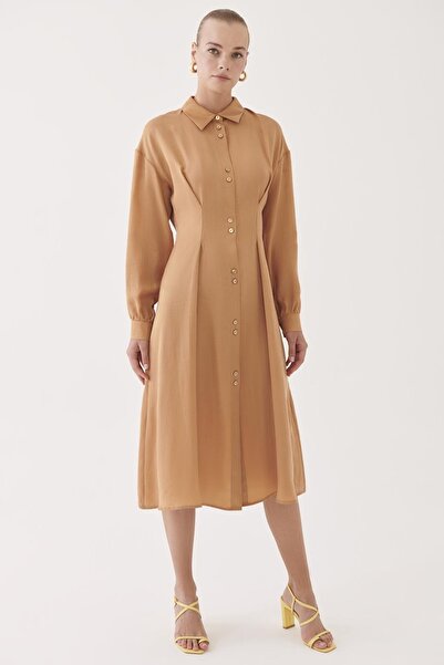 Perspective Arnold-Kleid in normaler Passform, Hemdkragen, Midi-Länge, braun