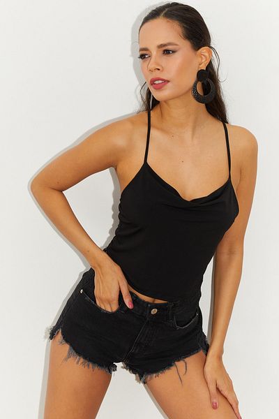 Cool & Sexy Damska czarna krótka bluzka ze skrzyżowanym kołnierzem na plecach B2557