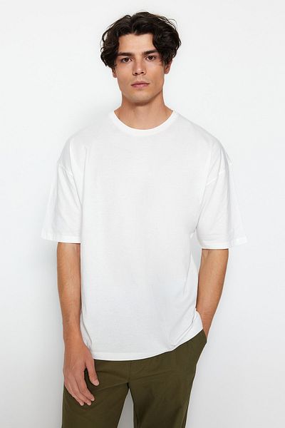 Trendyol Collection Ecru unisex, oversize/szeroki krój, artystyczny, dzianinowy T-Shirt z nadrukiem na plecach TMNSS23TS00151
