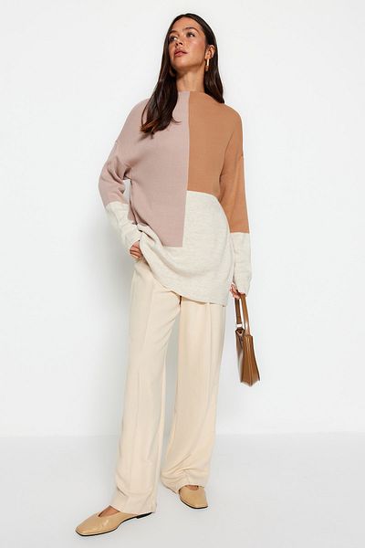 Trendyol Modest Steinfarbener Strickpullover mit Stehkragen und Blockfarben TCTAW22AK0054
