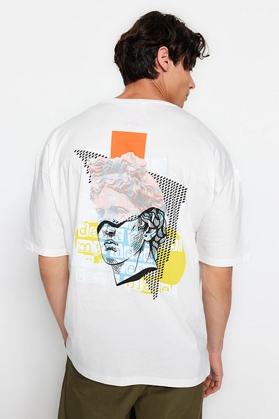 Trendyol Collection Ecru unisex, oversize/szeroki krój, artystyczny, dzianinowy T-Shirt z nadrukiem na plecach TMNSS23TS00151