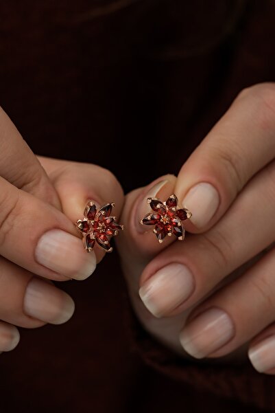 Nereze 925 Ayar Kırmızı Zirkon Taşlı Lotus Çiçeği Gümüş Küpe