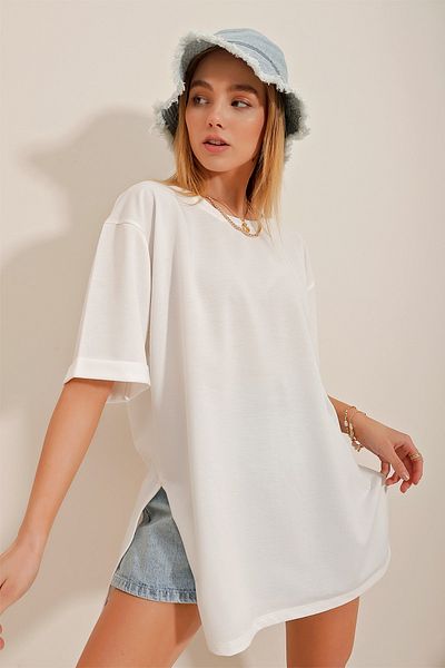 Trend Alaçatı Stili Tricou supradimensionat pentru femei, alb, cu mâneci duble, cu două fire, cu fante laterale ALC-X7871