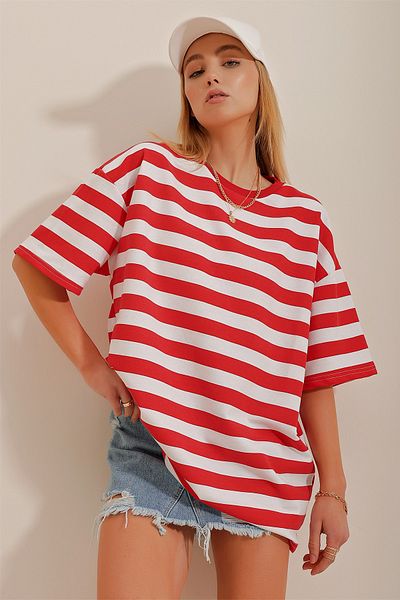 Trend Alaçatı Stili T-Shirt - Rot - Oversized