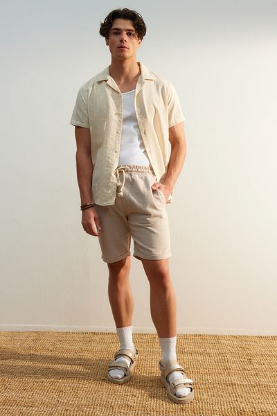 Trendyol Collection Σορτς με κανονική εφαρμογή από λινό χρώματος βιζόν - TMNSS23SR00030