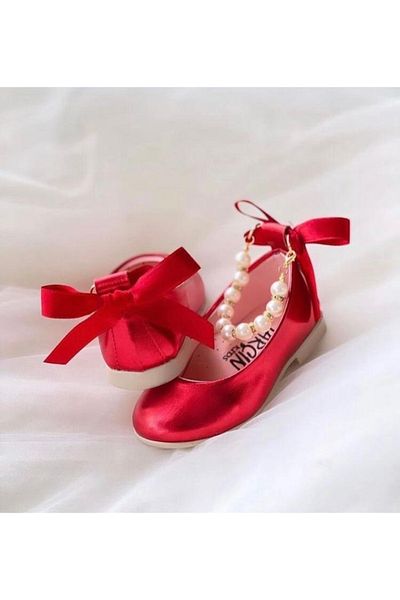 Gala Girl with Wrist Pearls Babet