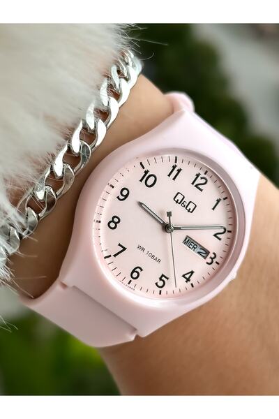 Q&Q Brand Women's Wristwatch with Calendar and Numbers on a Pink Strap Suitable for Pool and Sea Use + bracelet