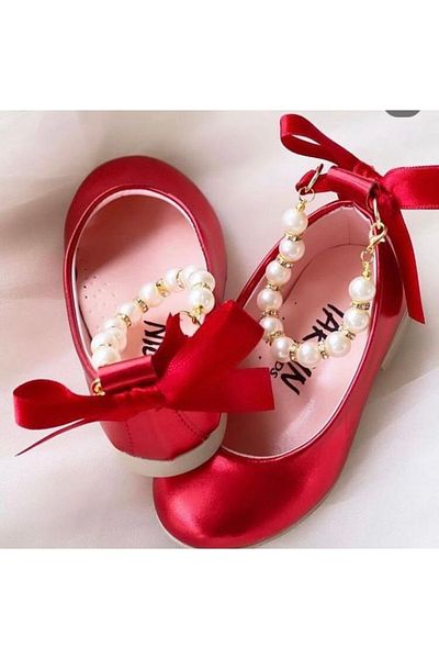 Gala Girl with Wrist Pearls Babet