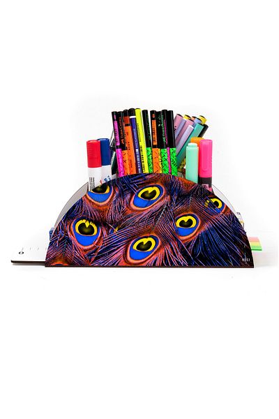 kutuTR Wooden Vip Animalss Model Rainbow Ruled Desktop Pen Holder Organizer Assembled Boxed