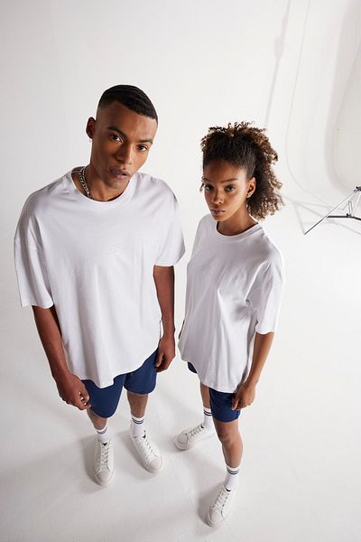 AC&Co / Altınyıldız Classics Unisex-T-Shirt aus 100 % Baumwolle in Weiß mit lockerem Schnitt und Rundhalsausschnitt