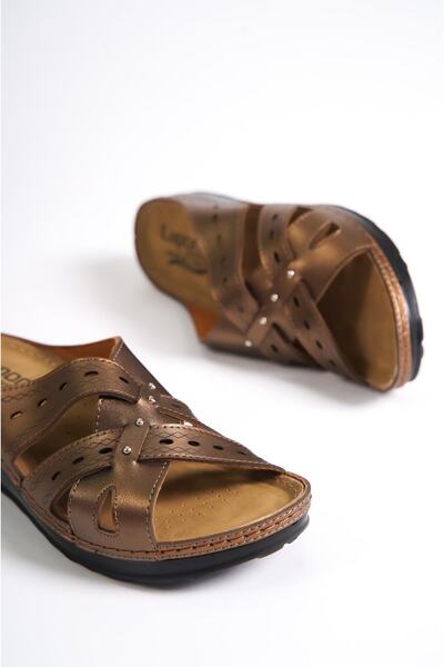 Capone Outfitters شبشب للأم بكعب عريض ناعم تشريحيًا ومريح