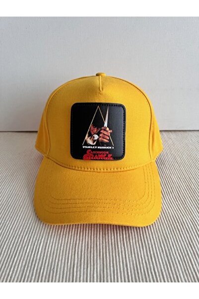 CosmoOutlet Стенлі Кубрик Знімний логотип Регульована унісекс жовта кепка