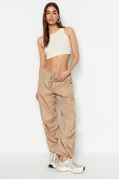 Trendyol Collection Béžové padákové tkané kalhoty s vysokým pasem TWOSS23PL00317
