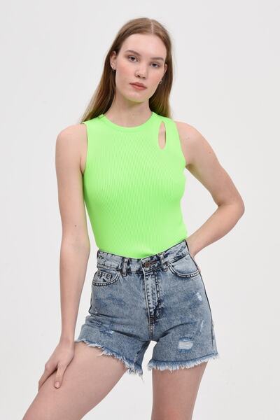 Fanori Woman Fitted/Body-Sitting Crop Shoulder Low-cut Halter Collar Green Knitwear Athlete