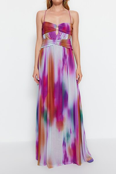 Trendyol Collection Tylové večerní šaty s abstraktním vzorem ve střihu - TPRSS23AE00231