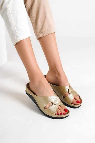 Capone Outfitters Anatomisch weiche, bequeme Mutterhausschuhe mit Keilabsatz