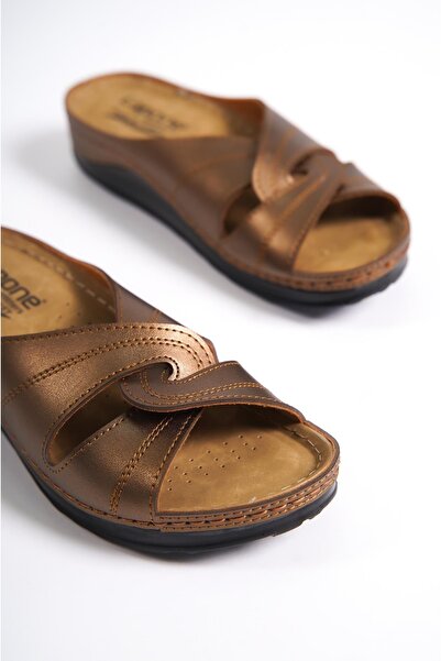 Capone Outfitters Anatómiai puha, kényelmes talpú éksarkú anyapapucs