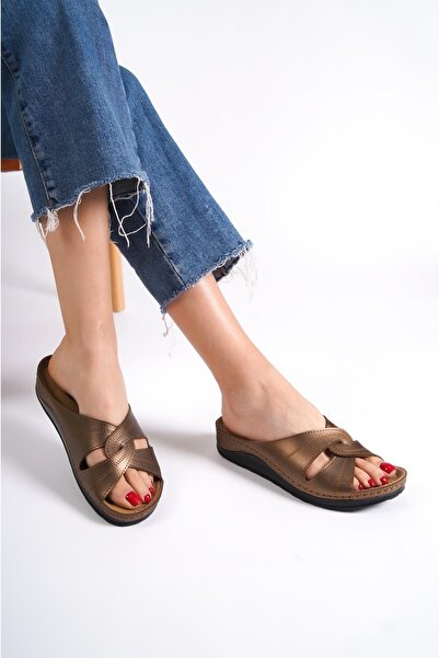 Capone Outfitters Anatómiai puha, kényelmes talpú éksarkú anyapapucs