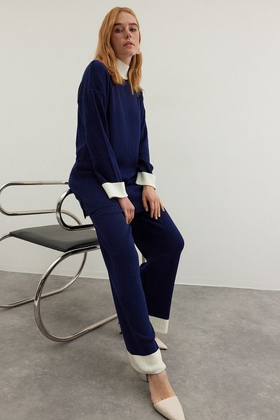 Trendyol Modest Námořnická modř, stojáček, barevný blok, žebrovaný svetr-kalhoty, pletené zboží TCTAW22US0080