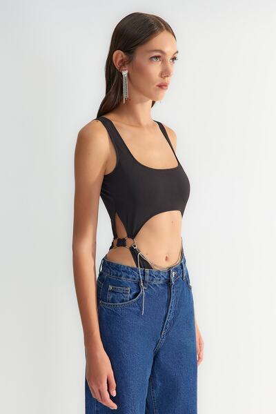 Trendyol Collection X Zeynep Tosun Black Chain Detailed High Leg Body TCLSS23BD00004