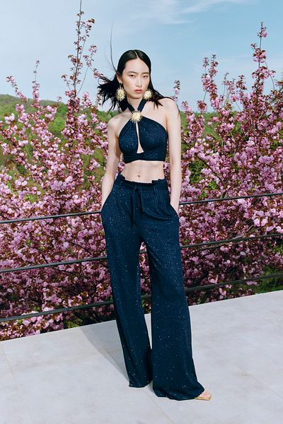 Trendyol Collection X Zeynep Tosun Marineblaue Lurex-Strickhose mit Gürtel TCLSS23PL00002