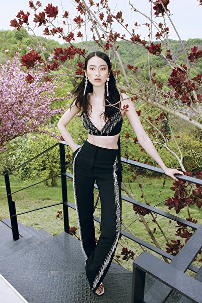 Trendyol Collection Pantaloni X Zeynep Tosun Black Shiny Stone TCLSS23PL00003