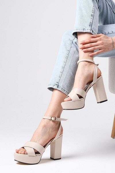 Mio Gusto Γυναικεία πέδιλα με τακούνι Ellis Beige Color Cross Strap Platform