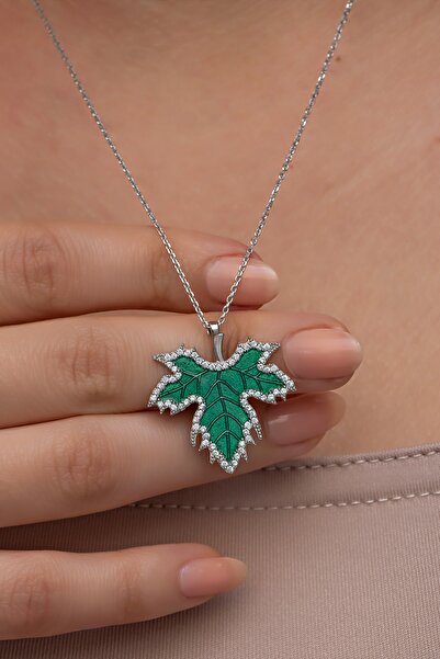 Nereze 925 Ayar Gümüş Rodyum Kaplama Yeşil Mineli Çınar Yaprağı Kolye