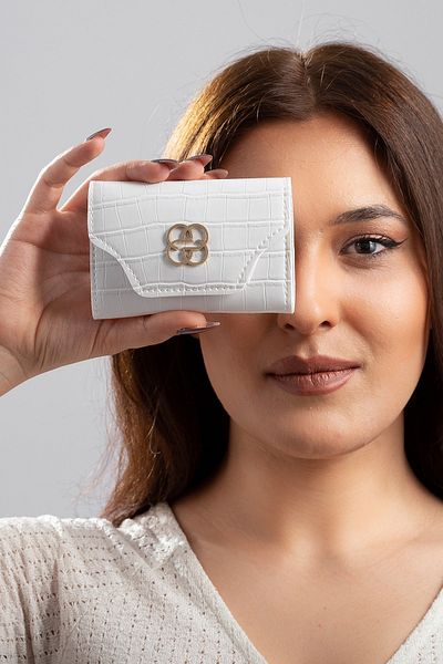 The Noir Leather Eliya Beige Accordion Card Holder