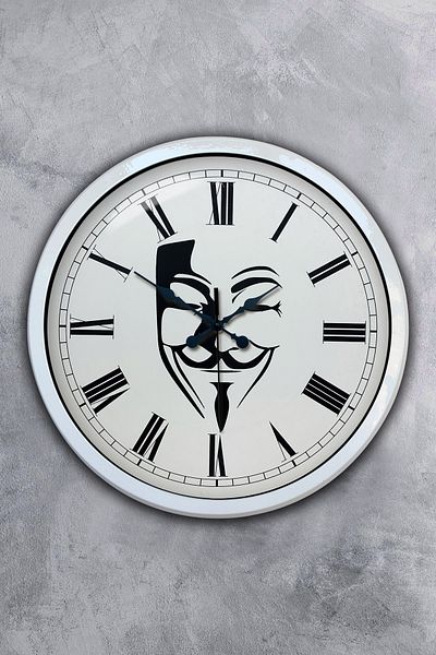 Kasva Concept Gift 40 cm White Metal Mask Wall Clock