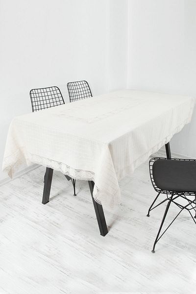 Bedinn Fata de Masa Din Dantela Medie 160x220 Cm