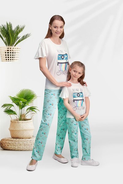 Arnetta Set pijamale cu mânecă scurtă, imprimate cu selfie, de culoare crem, pentru femei 100