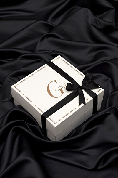 About The Gift About The Gıft Beyaz Hediye Kutusu