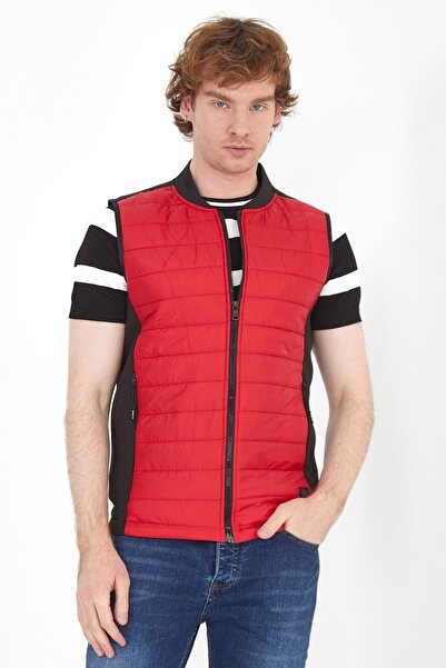 Cekmon Erkek Kırmızı Regular Fit Bomber Yaka Cepli Kapitone Scuba Kumaş Fermuar Detaylı Ince Yelek