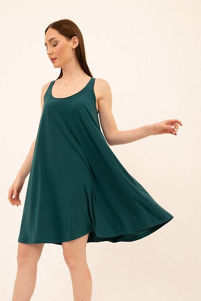 Laranor Emerald Green U-Neck Relaxed Fit Dress
