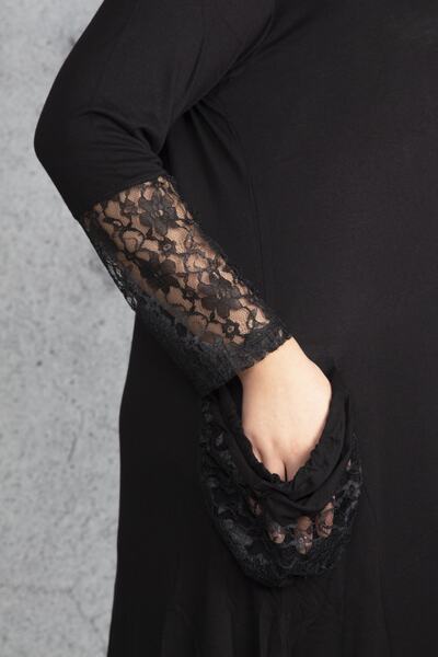 Şans Γυναικείο φόρεμα μαύρης δαντέλας μεγάλου μεγέθους με λεπτομερή μακρυμάνικο βισκόζη 65n18911