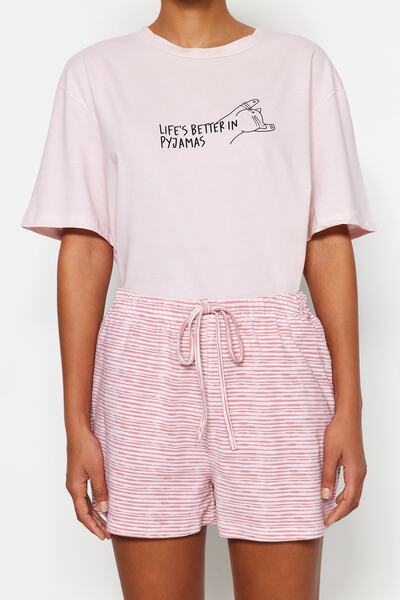 Trendyol Collection Púderes pamut csíkos szlogen nyomott rövidnadrág kötött pizsama szett THMSS23PT00228