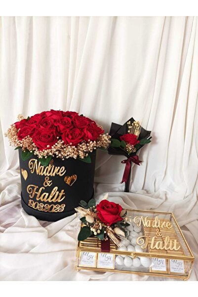 Destina Tasarım Kırmızı Gül Kız Isteme Çiçeği Ve Cam Kutuda Etiketli Madlen Ç...