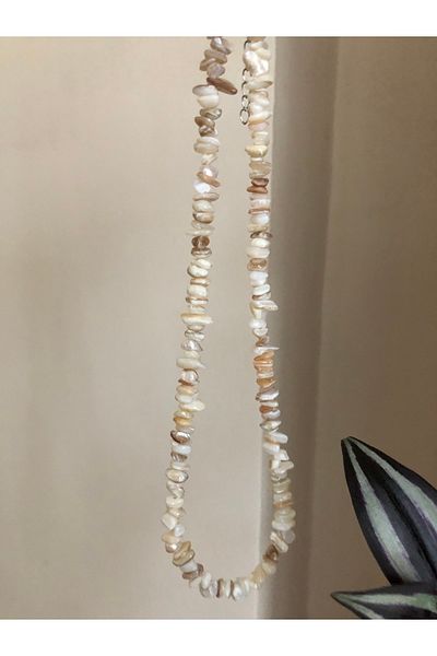 Stoneday Off White Pearlescent Broken Stone Silver Detailed Necklace
