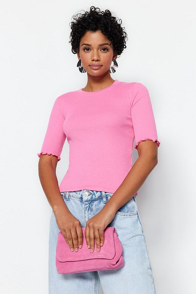 Trendyol Collection Rosafarbene, gerippte, taillierte, dehnbare Strickbluse mit Rundhalsausschnitt TWOSS23BZ00025
