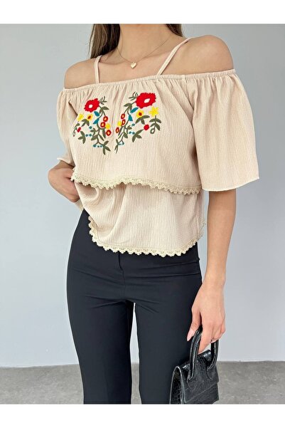 Genel Markalar Gül Nakışlı Güpürlü Ip Askılı Tşhirt