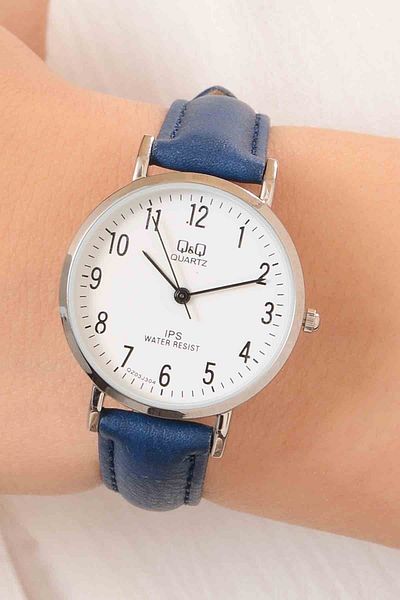 Q&Q Numeral Leather Strap Women's Retro Wristwatch