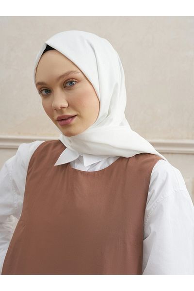 ARMANDA Cream Colored Wave Patterned Shawl
