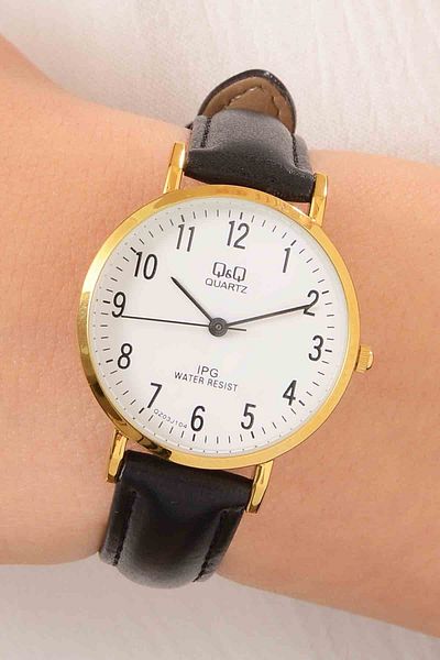 Q&Q Numeral Leather Strap Women's Retro Wristwatch
