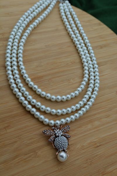 Stoneage Women's Necklace with Pearls and Zircon Stone Bee Figure