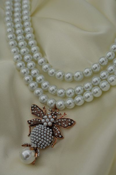 Stoneage Women's Necklace with Pearls and Zircon Stone Bee Figure