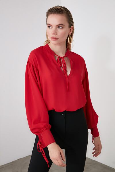 Trendyol Collection Piros blúz nyakkendő ujjal, részlet TOFAW19BB0110