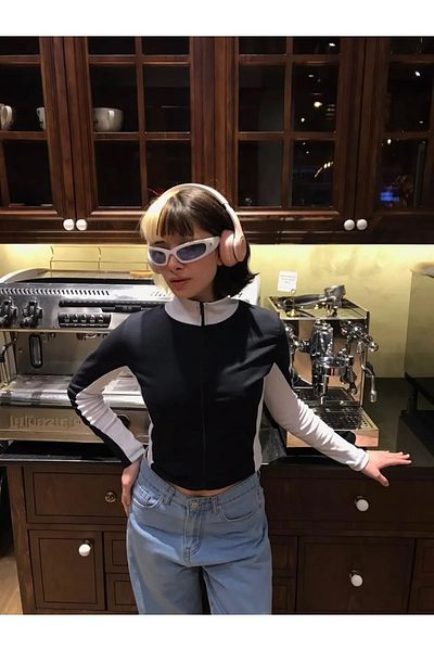 Gofeel Zippered Line Detail Black Color Crop Blouse