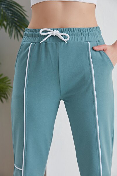 Green Hill Sweatpants with Snap Legs Made of Two-Thread Fabric