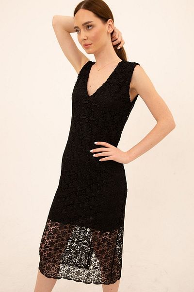 Laranor Black V-Neck Slit Detail Guipure Dress
